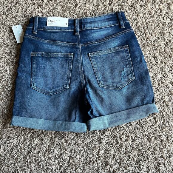 NWT! Maurices Edgely Distressed Dark Wash Short Size 0 - Picture 2 of 11